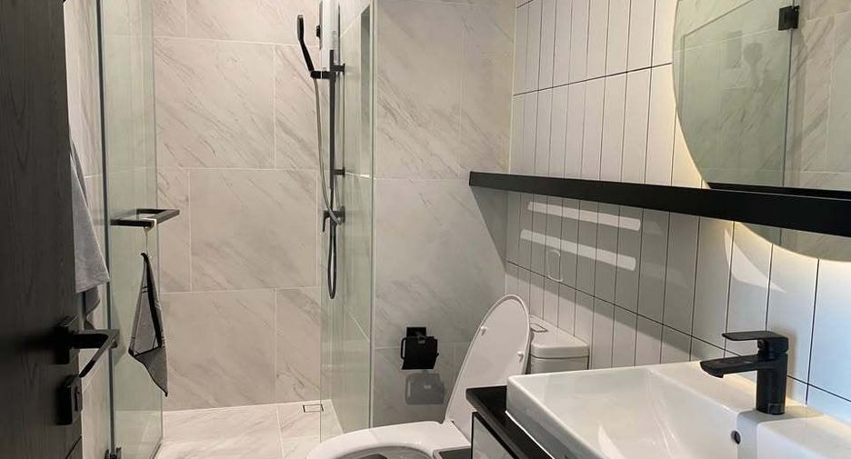 For rent 2 bedrooms condo in Khlong San, Bangkok