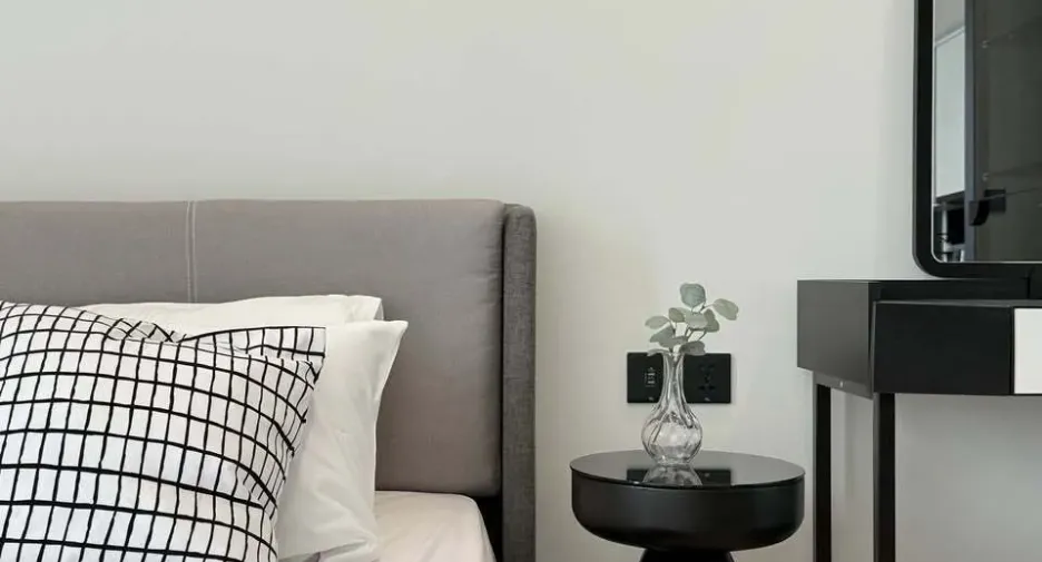 For rent 2 bedrooms condo in Khlong San, Bangkok