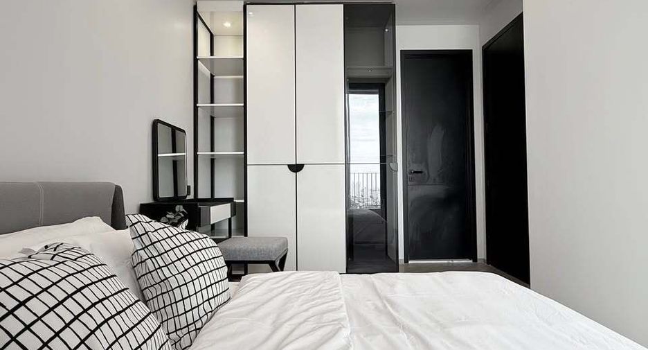 For rent 2 bedrooms condo in Khlong San, Bangkok
