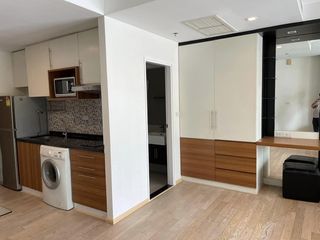 Wohnung zur Miete mit Studio in Khlong Toei, Bangkok