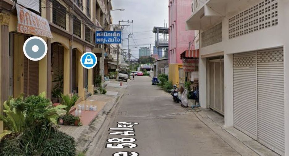 For rent 4 bedrooms townhouse in Bang Na, Bangkok