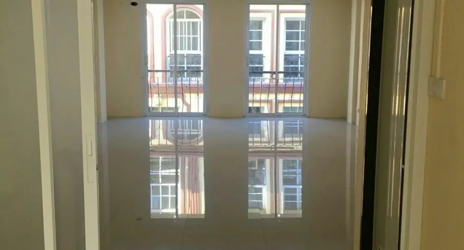 For rent 4 bedrooms townhouse in Bang Na, Bangkok