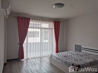 For rent 4 bedrooms townhouse in Saphan Sung, Bangkok