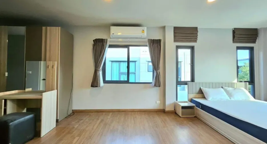Casa en alquiler de 4 habitaciones en Bang Phli, Samut Prakan