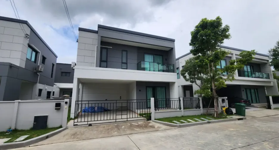 Casa en alquiler de 4 habitaciones en Bang Phli, Samut Prakan