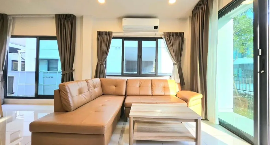 Casa en alquiler de 4 habitaciones en Bang Phli, Samut Prakan