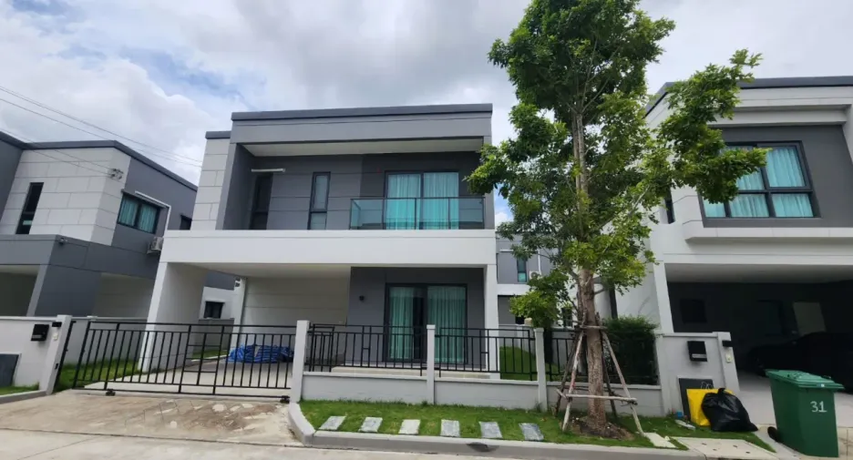 Casa en alquiler de 4 habitaciones en Bang Phli, Samut Prakan
