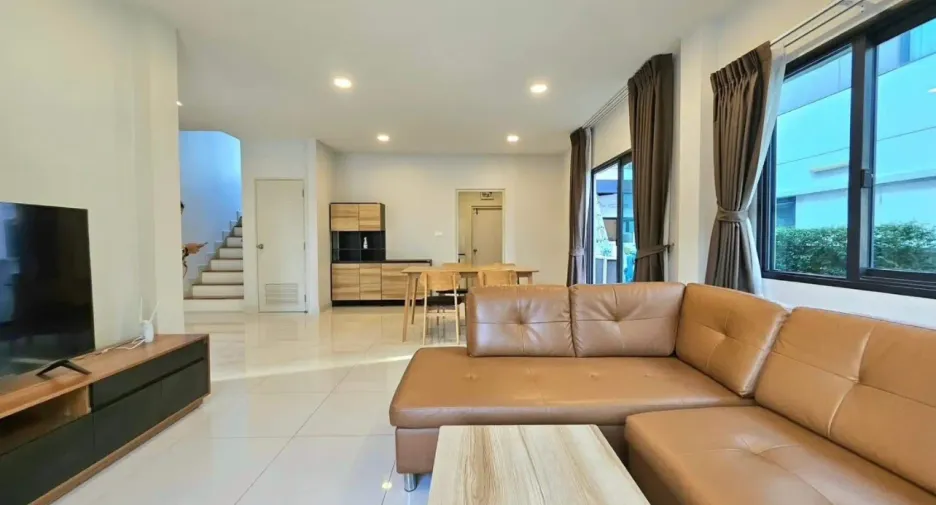 Casa en alquiler de 4 habitaciones en Bang Phli, Samut Prakan