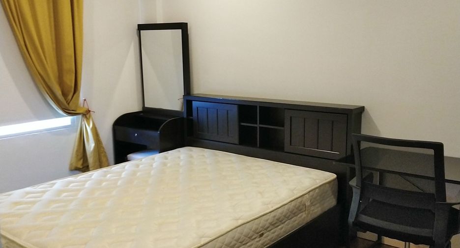 For rent 3 bedrooms townhouse in Prawet, Bangkok
