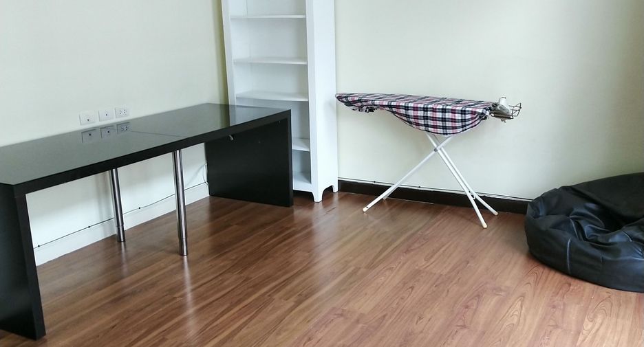 For rent 3 bedrooms townhouse in Prawet, Bangkok