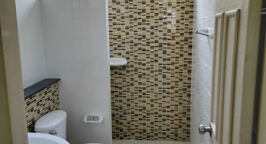 For rent 3 bedrooms townhouse in Prawet, Bangkok