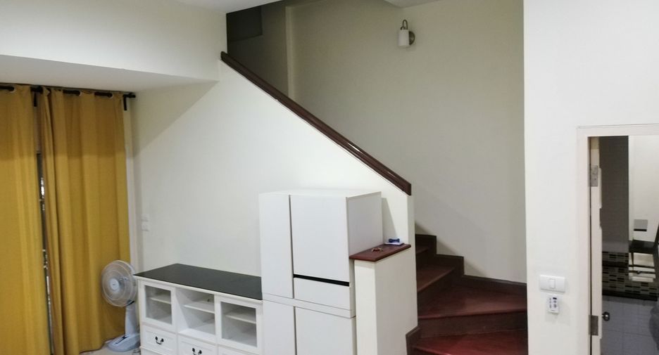 For rent 3 bedrooms townhouse in Prawet, Bangkok
