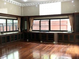 For rent 4 bedrooms house in Bang Rak, Bangkok