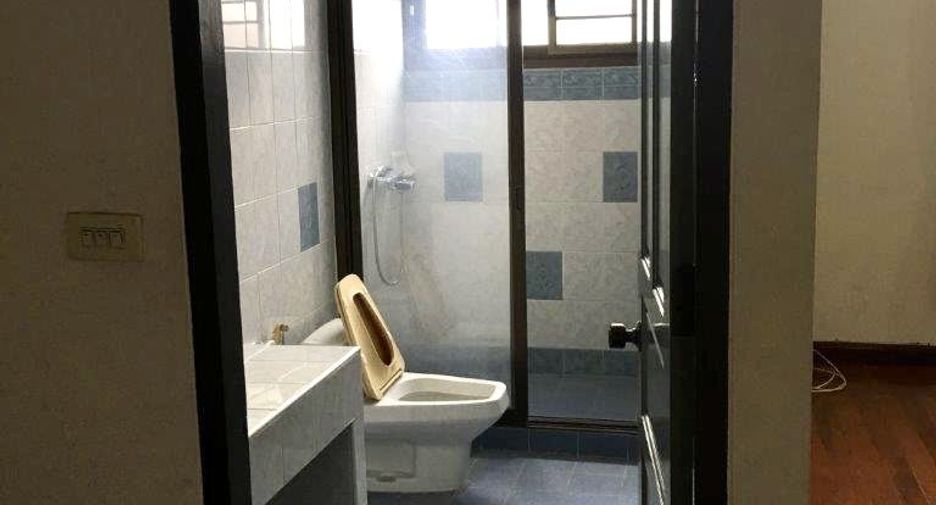 Haus zur Miete mit 4 Zimmer in Bang Rak, Bangkok