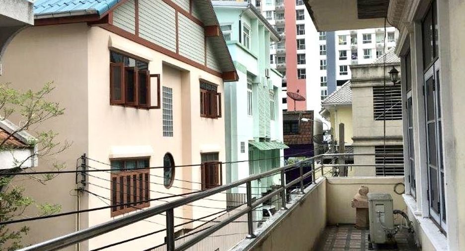 Haus zur Miete mit 4 Zimmer in Bang Rak, Bangkok
