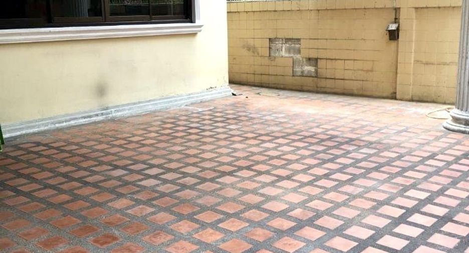 Haus zur Miete mit 4 Zimmer in Bang Rak, Bangkok
