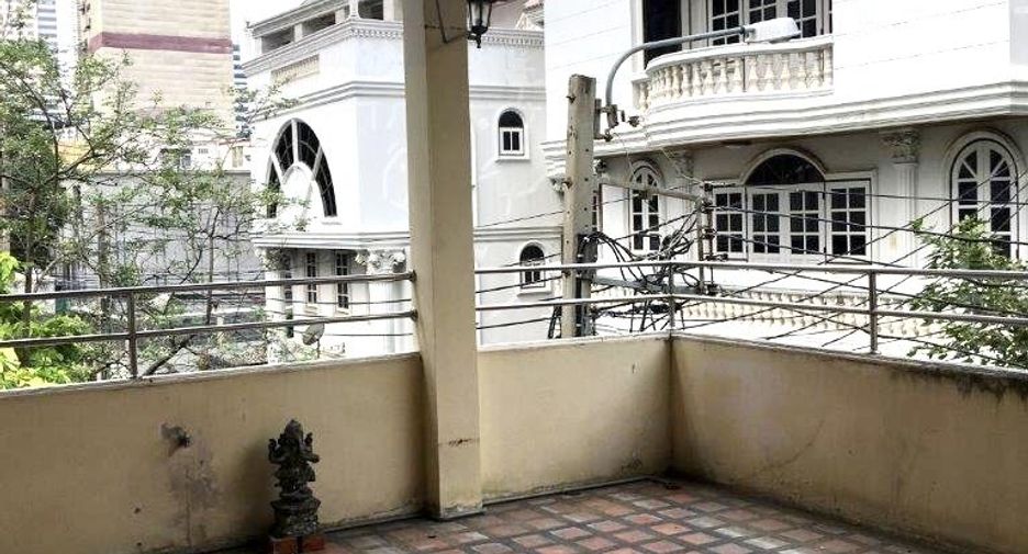 Haus zur Miete mit 4 Zimmer in Bang Rak, Bangkok