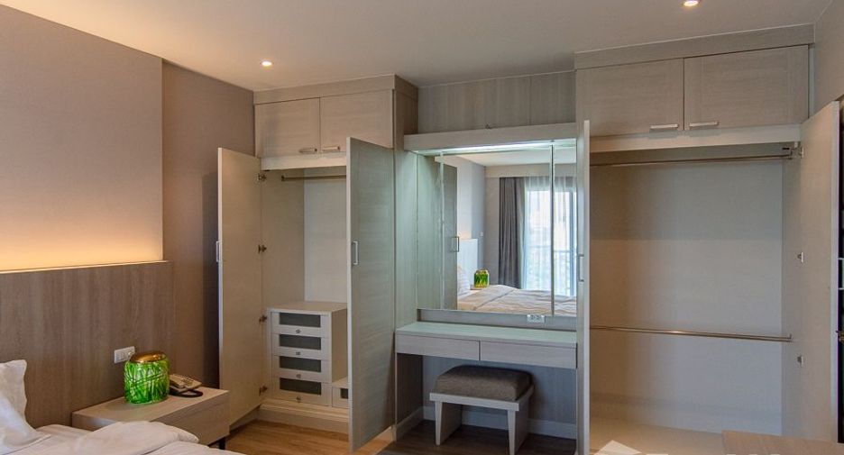 For rent 3 bedrooms condo in Watthana, Bangkok