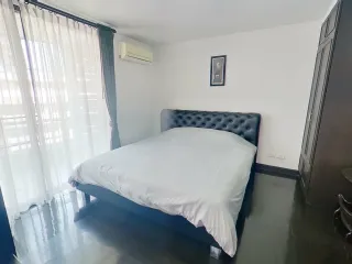 À louer 2 chambres condo à Pathum Wan, Bangkok