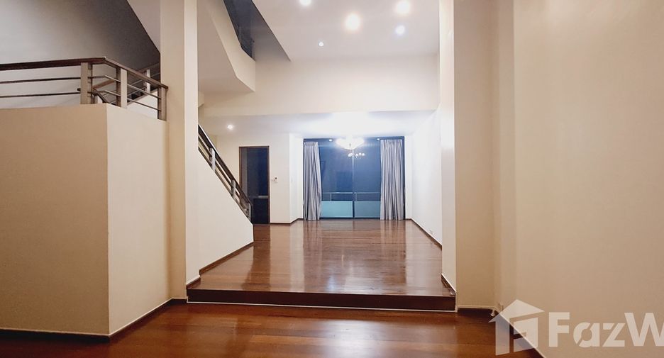 Reihenhaus zur Miete mit 4 Zimmer in Watthana, Bangkok