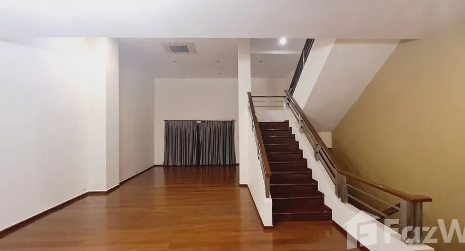 Reihenhaus zur Miete mit 4 Zimmer in Watthana, Bangkok