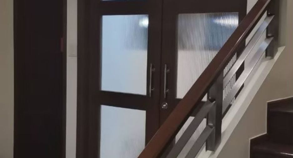 Reihenhaus zur Miete mit 4 Zimmer in Watthana, Bangkok