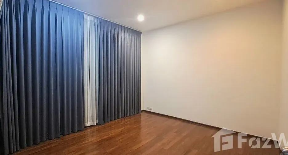 Reihenhaus zur Miete mit 4 Zimmer in Watthana, Bangkok