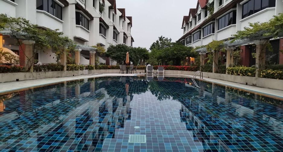 Reihenhaus zur Miete mit 4 Zimmer in Watthana, Bangkok