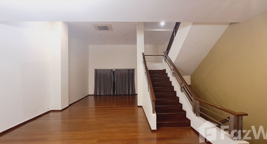 Reihenhaus zur Miete mit 4 Zimmer in Watthana, Bangkok