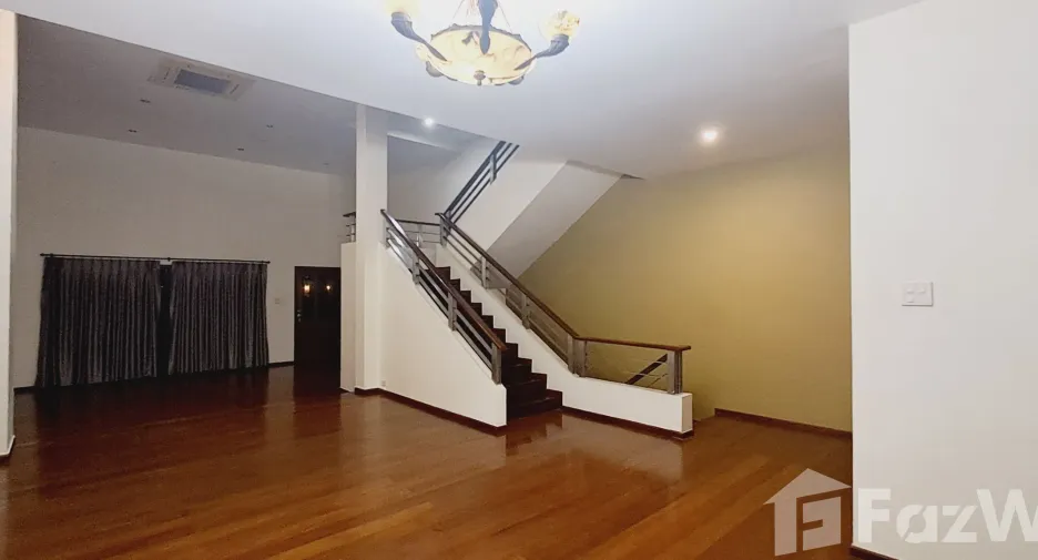 Reihenhaus zur Miete mit 4 Zimmer in Watthana, Bangkok