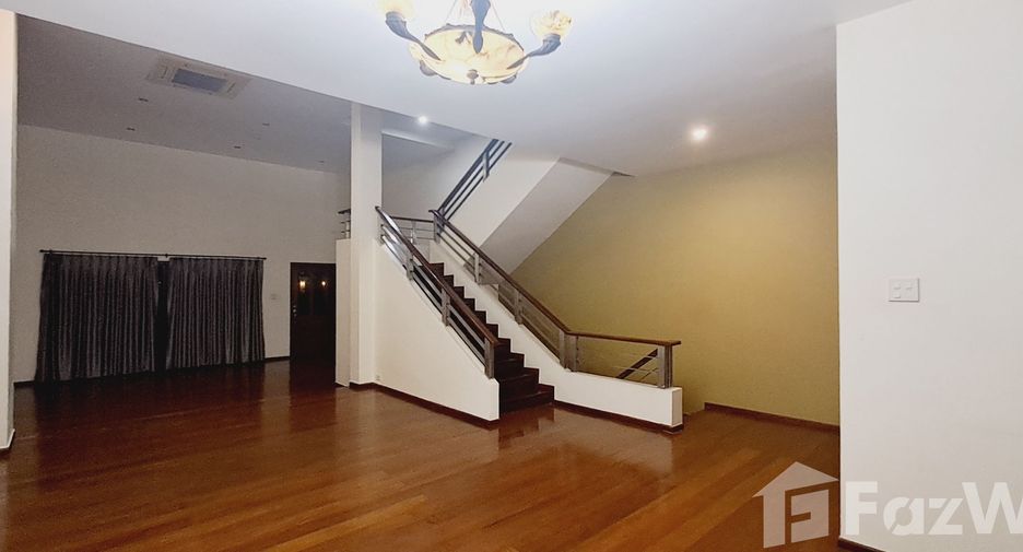 Reihenhaus zur Miete mit 4 Zimmer in Watthana, Bangkok