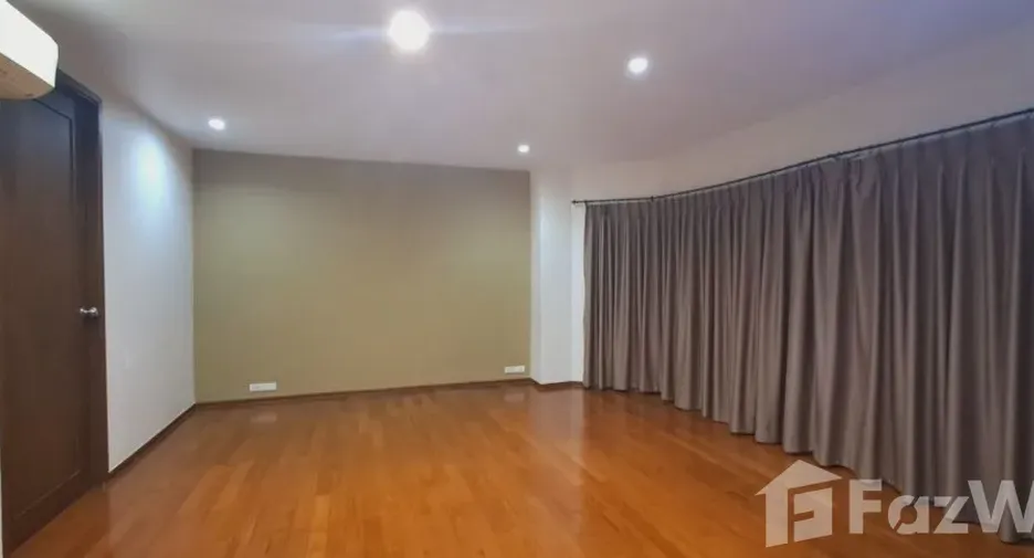 Reihenhaus zur Miete mit 4 Zimmer in Watthana, Bangkok