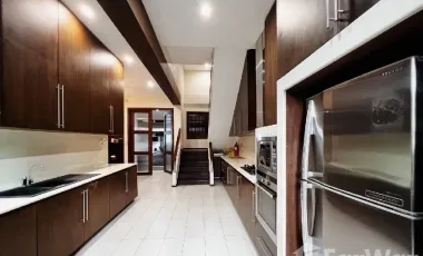 Reihenhaus zur Miete mit 4 Zimmer in Watthana, Bangkok