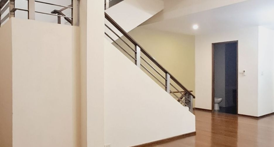 Reihenhaus zur Miete mit 4 Zimmer in Watthana, Bangkok