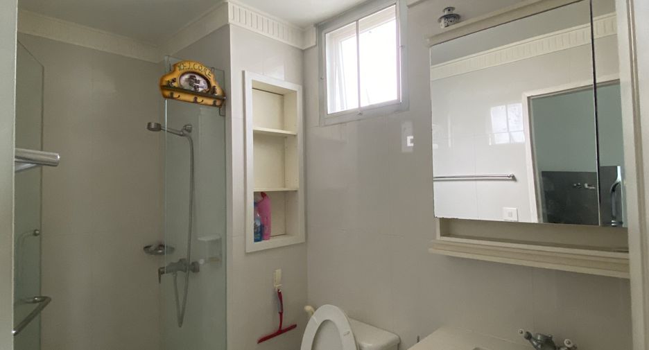 Wohnung zur Miete mit Studio in Pathum Wan, Bangkok