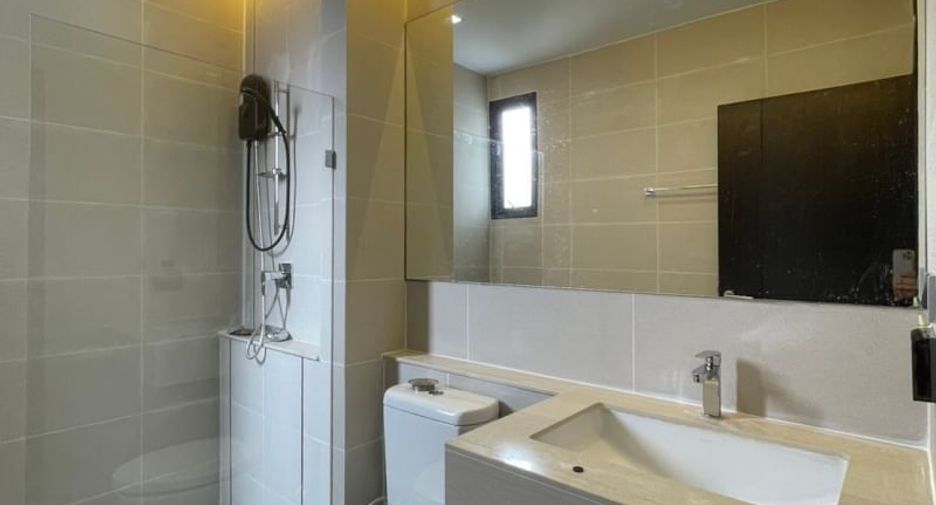 Haus zur Miete mit 5 Zimmer in Bang Sue, Bangkok