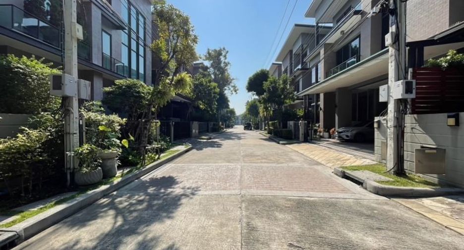 Haus zur Miete mit 5 Zimmer in Bang Sue, Bangkok