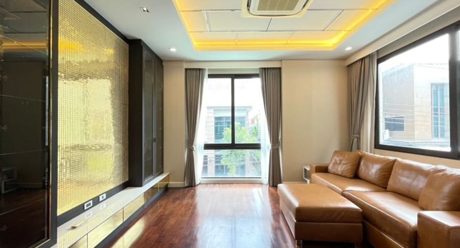 Haus zur Miete mit 5 Zimmer in Bang Sue, Bangkok
