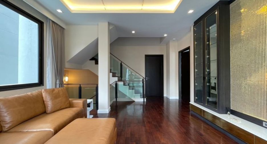 Haus zur Miete mit 5 Zimmer in Bang Sue, Bangkok