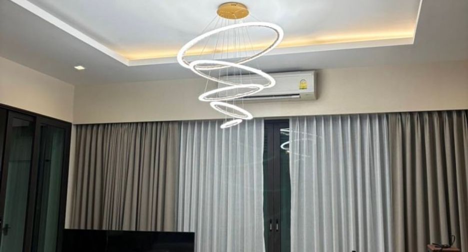 Haus zur Miete mit 5 Zimmer in Bang Sue, Bangkok