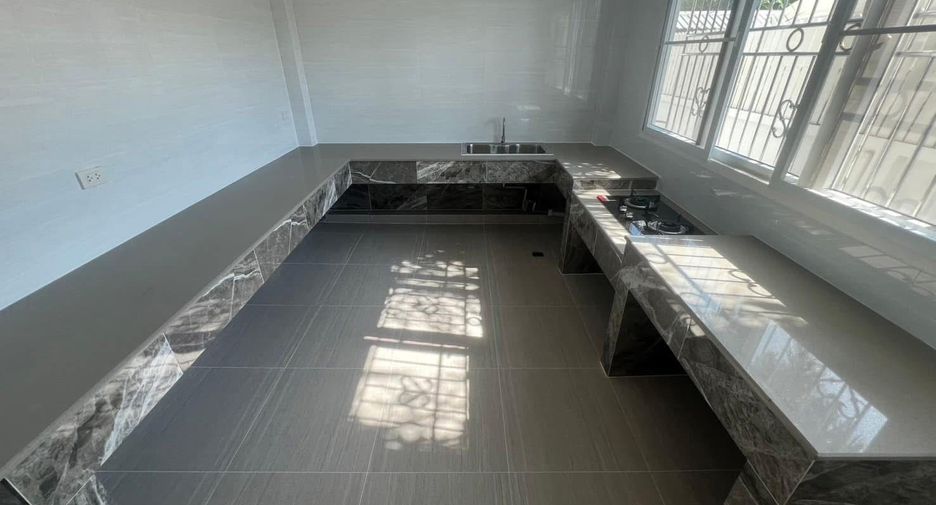 Haus zur Miete mit 7 Zimmer in Bang Na, Bangkok
