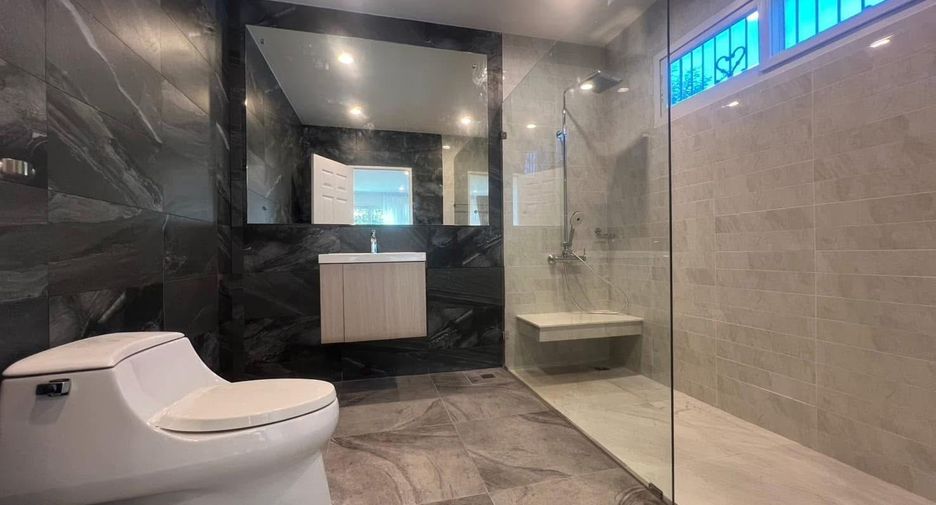 Haus zur Miete mit 7 Zimmer in Bang Na, Bangkok