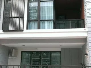 出租 3 卧室 联排别墅 在 Bang Phli, Samut Prakan