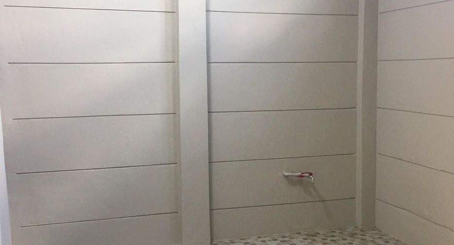 For rent 3 bedrooms townhouse in Bueng Kum, Bangkok