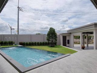 Casa en alquiler de 4 habitaciones en Bang Lamung, Chonburi