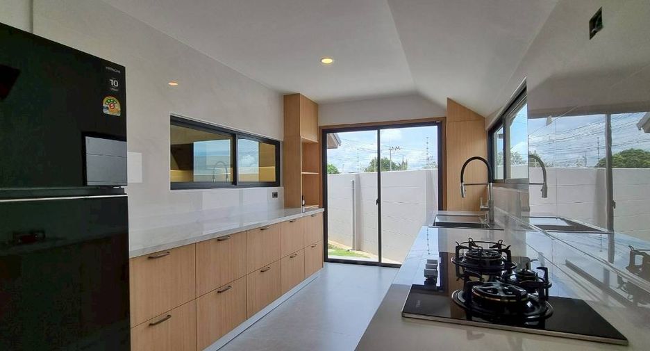 Haus zur Miete mit 4 Zimmer in Bang Lamung, Chonburi