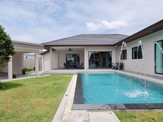 Casa en alquiler de 4 habitaciones en Bang Lamung, Chonburi