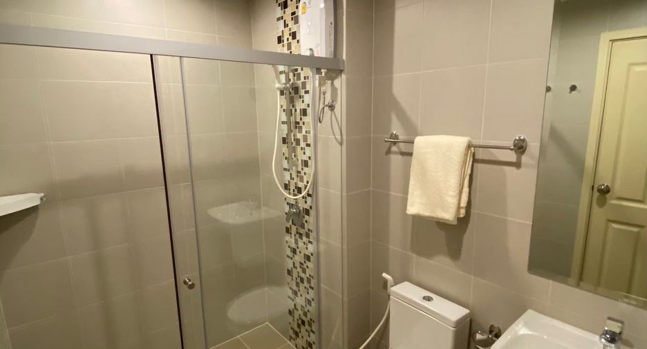For rent 2 bedrooms condo in Huai Khwang, Bangkok