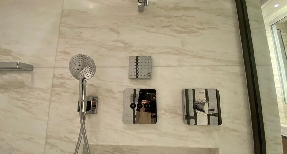 For rent 2 bedrooms condo in Pathum Wan, Bangkok