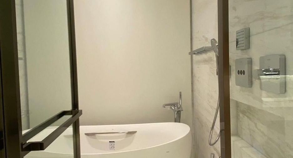 For rent 2 bedrooms condo in Pathum Wan, Bangkok